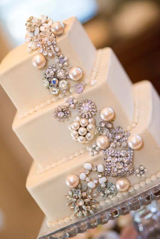 Brooches: Perfect Embellishment for Wedding Cakes, Wedding Favors & Picture Perfect Details
