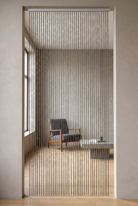 Walkthrough-Friendly Chain Curtain – Doesn’t Snag or Tangle
Curtain displayed in a walk-through setting. The smooth aluminum links part easily without tangling, making this an ideal doorway curtain for homes, salons, or boutiques.