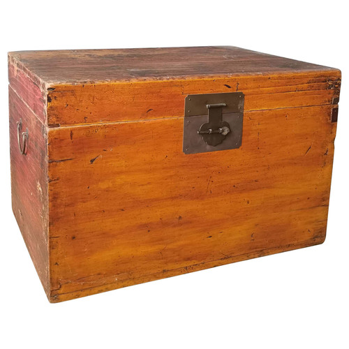 DV691 - Antique Trunk Box