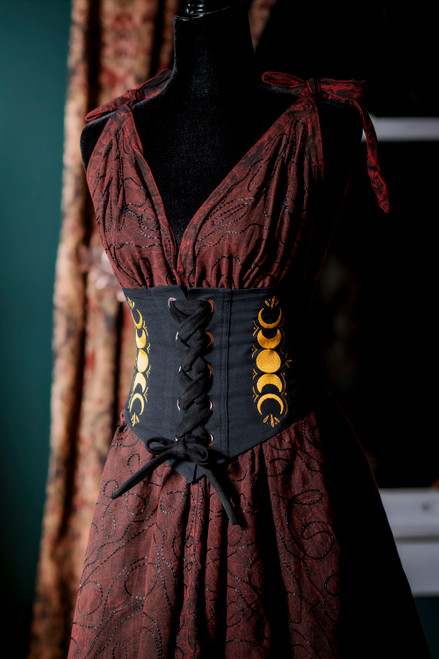 Dress made to fit perfectly over Restyle corset : r/corsetry