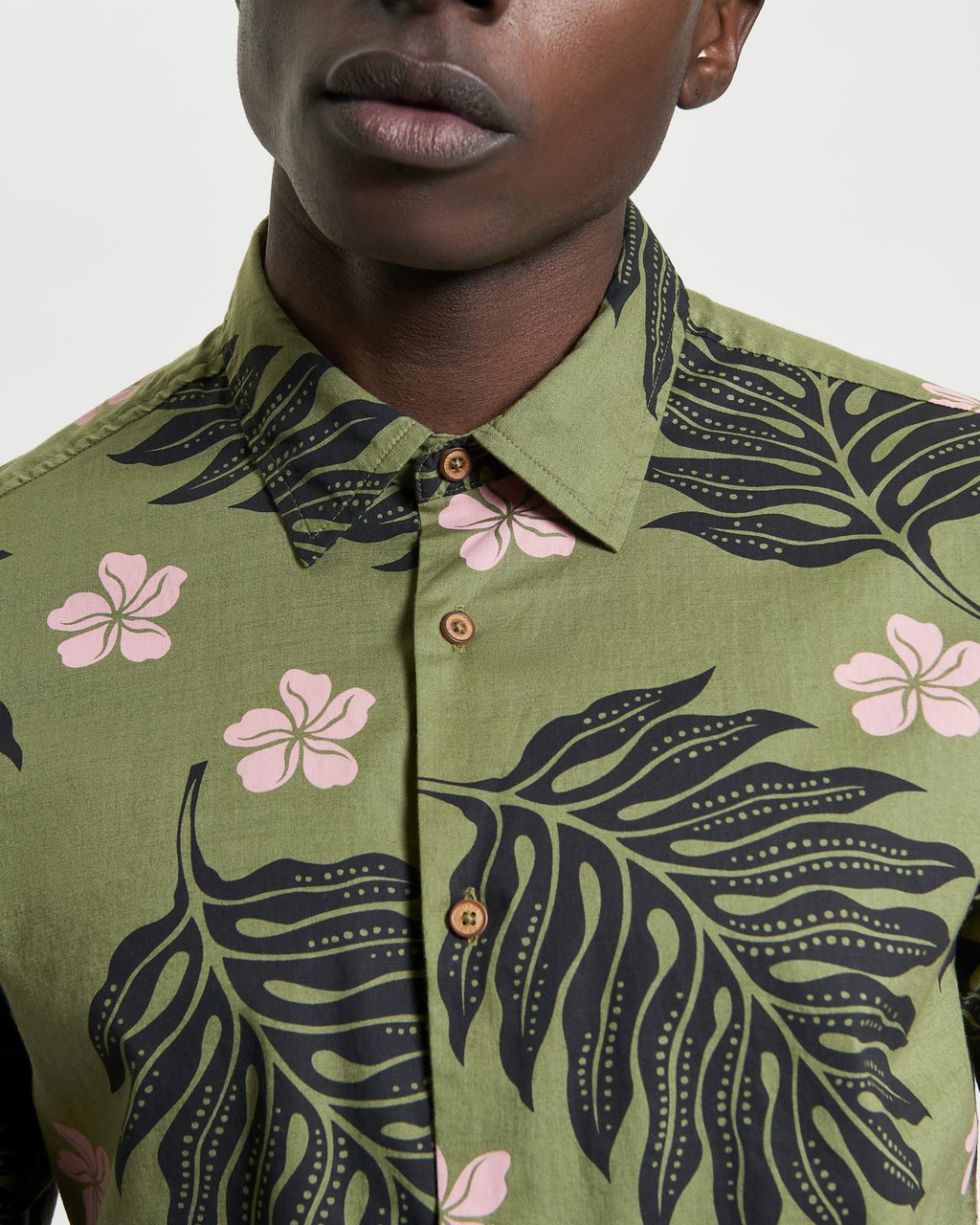 Short Sleeve Botanical Print Shirt in Olive