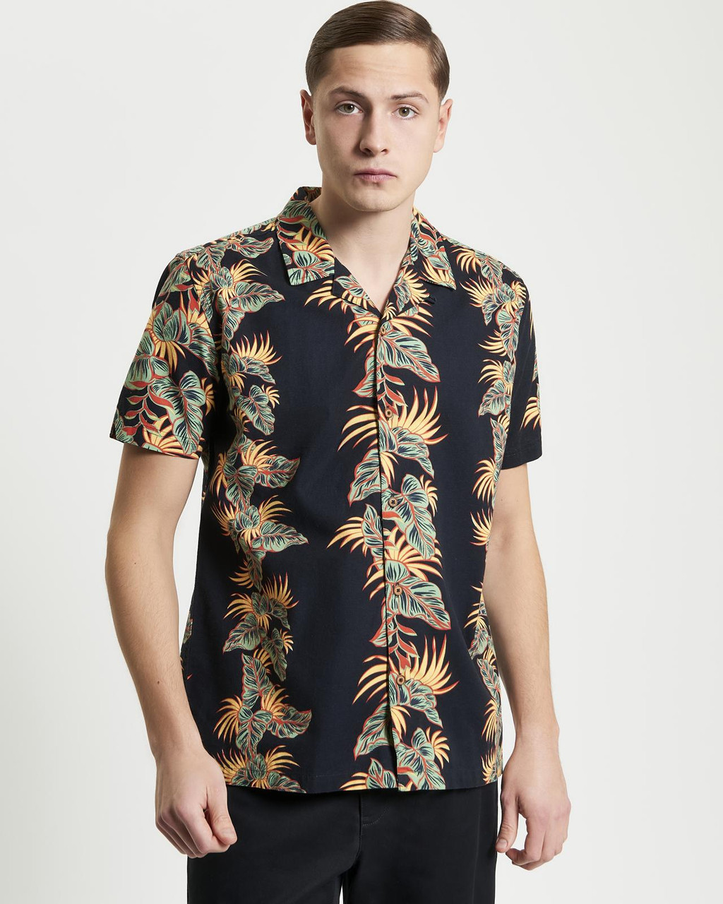 Short Sleeve Botanical Leaf Print Shirt in Black