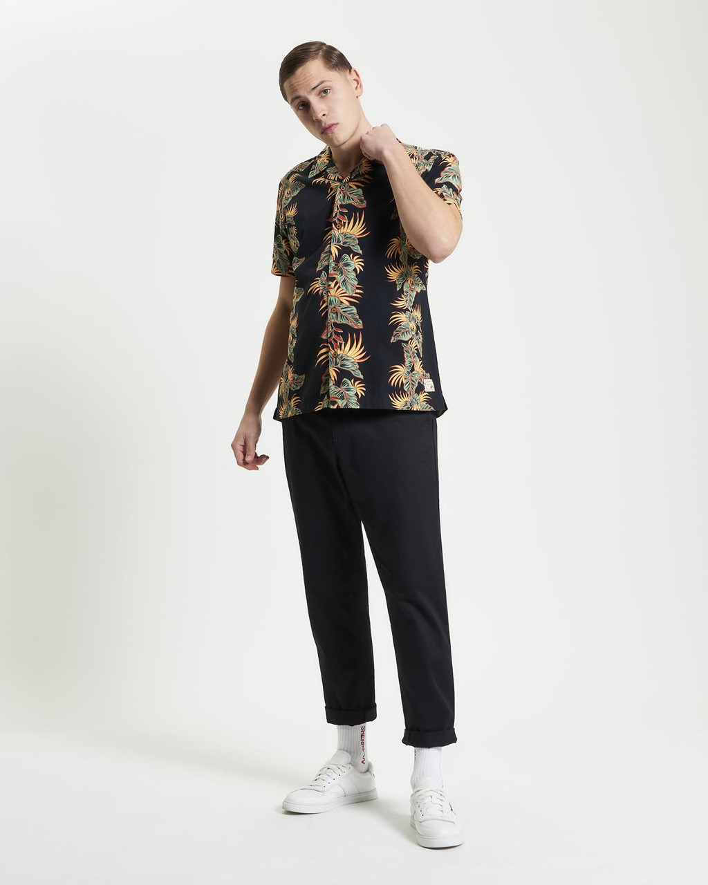 Short Sleeve Botanical Leaf Print Shirt in Black