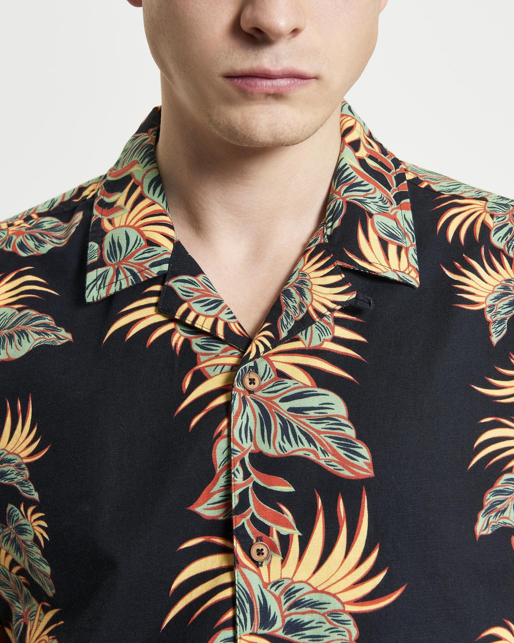 Short Sleeve Botanical Leaf Print Shirt in Black