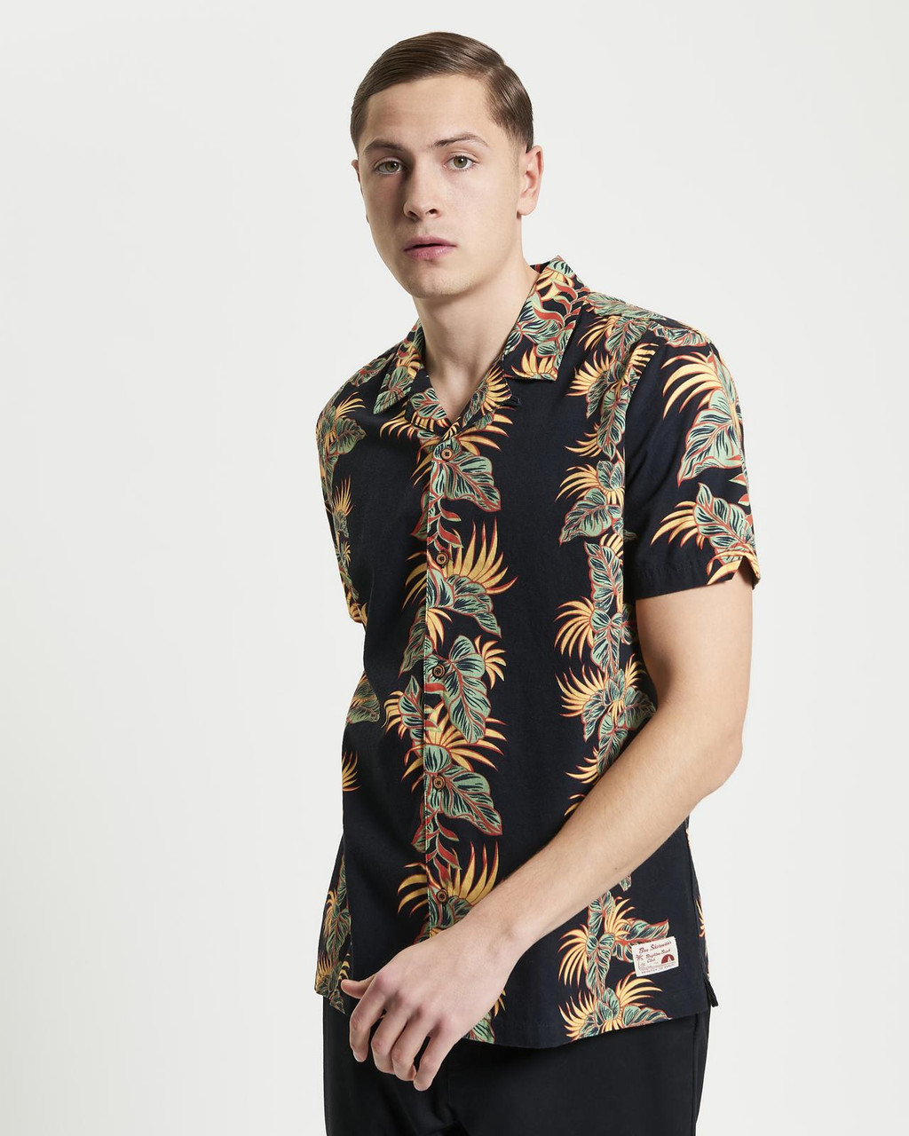 Short Sleeve Botanical Leaf Print Shirt in Black
