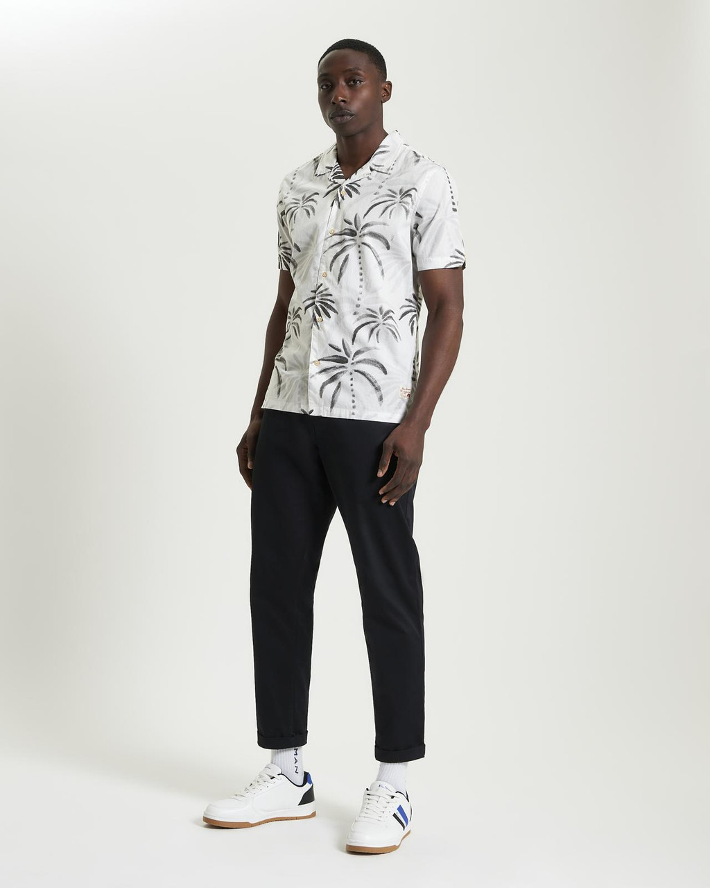 Short Sleeve Palm Print Shirt in Snow White