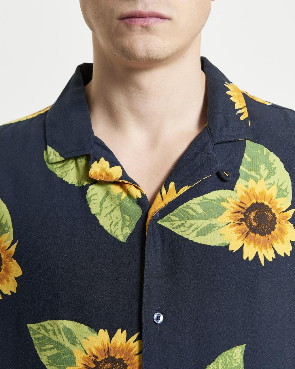Short Sleeve Sunflower Print Shirt in Midnight