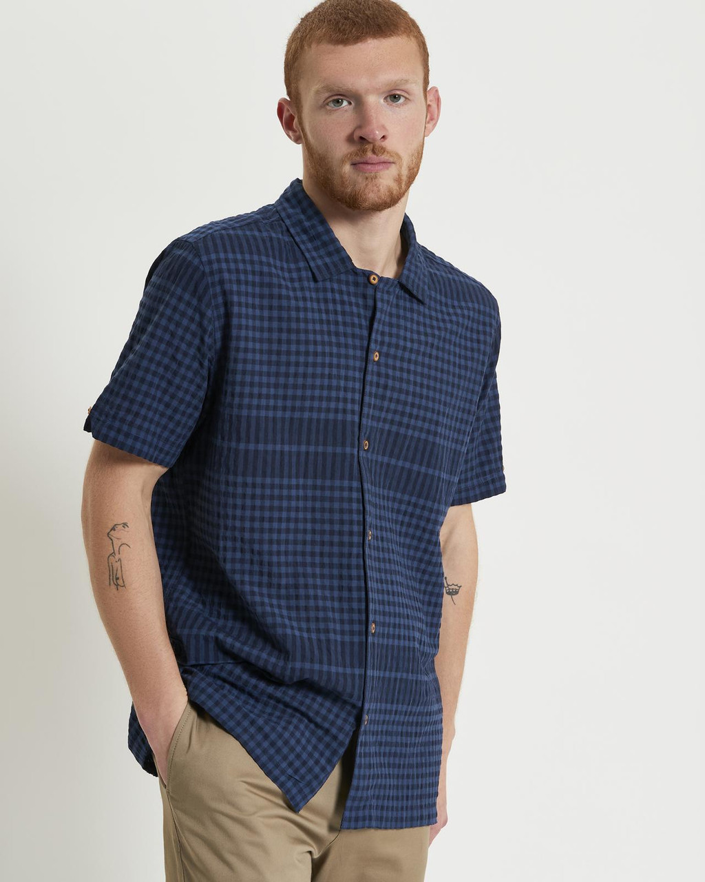 Short Sleeve Seersucker Gingham Shirt in Dark Navy