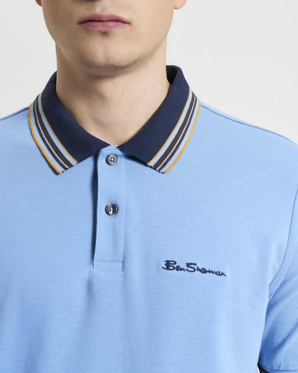 House Collar Contrast Stripe Tipped Polo in Glacier