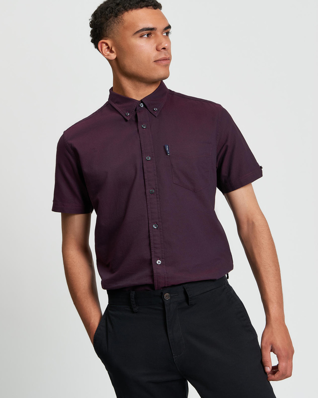 Short Sleeve Signature Oxford Shirt in Dark Wine