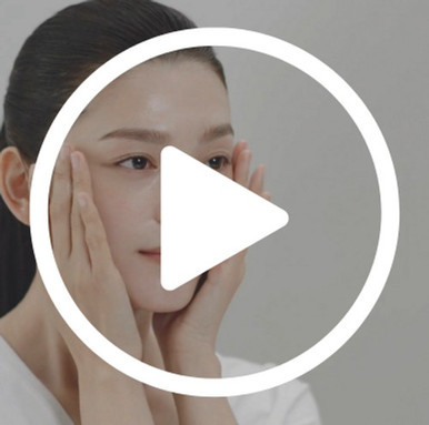 SK-II Skinpower Advanced Airy Cream video thumbnail: person applying lightweight anti-aging moisturizer; firming, hydrating how-to on SK-II US