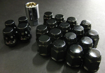 Project Kics 16 LUGS + 4 LOCKS Black Bullock And Nut Set - 12X1.25 - W653B19 User 1