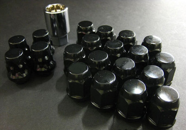 Project Kics 16 LUGS + 4 LOCKS Black Bullock And Nut Set - 12X1.25 - W653B19