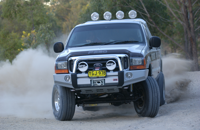 ARB Sahara Summit S/Bumper Suit 200 GXL 8/18ON OE Fog 8-12 (Not M12) - 3915230