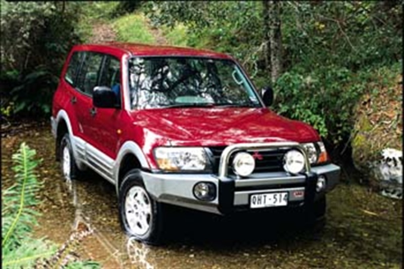 ARB Sahara Deluxe Bar Montero Nm 00-03 - 3934020