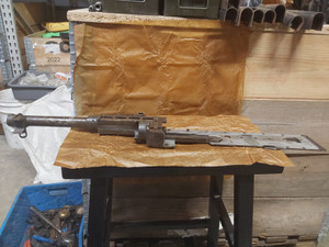 MAG 58 left side plate with front trunnion & gas tube