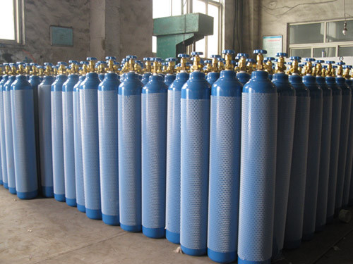 Industrial Oxygen gas cylinders (cylinders are returnable when empty)