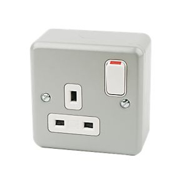 13A 1-Gang Switched Plug Socket Metal-Clad