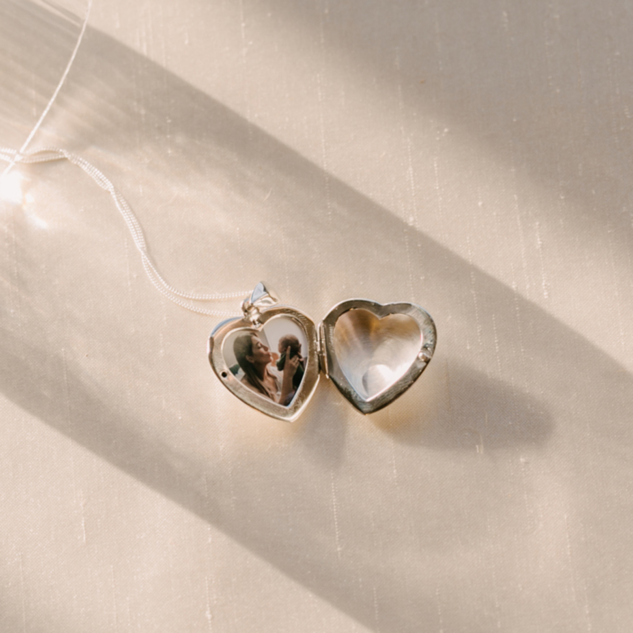 Silver Heart Locket at Rs 499/piece | दिल के आकार का पेंडेंट in Pune | ID:  25905910897
