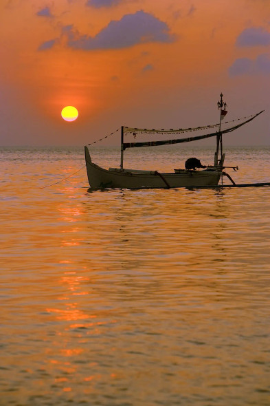 Boat Fishing Sunset (PRT-8645-112932) - Canvas Art Print - 16in X 24in