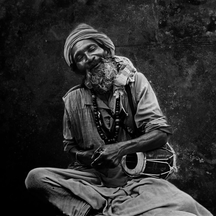 Baul (PRT-16271-106422) - Canvas Art Print - 18in X 18in