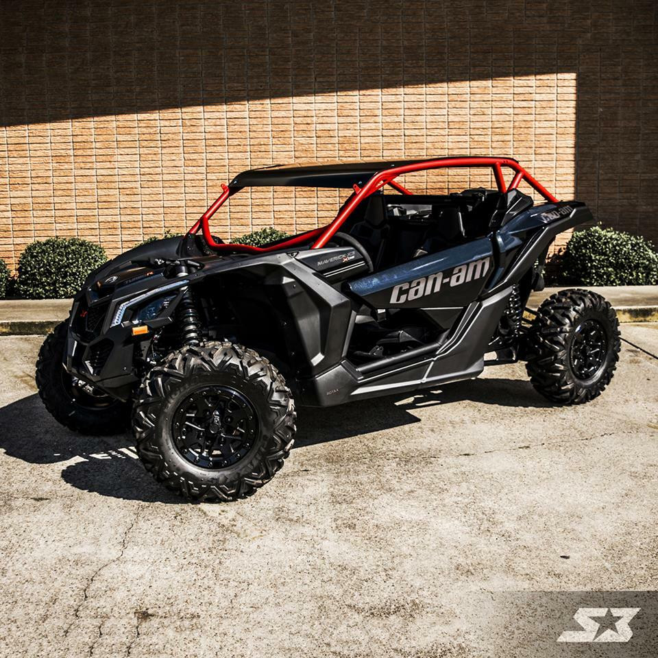 2017 Can-Am Maverick X3 X ds, Triple Black / Candy Red