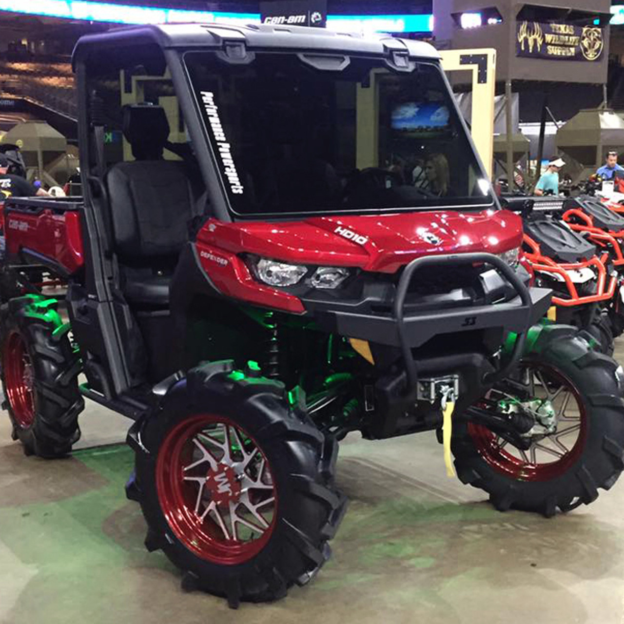 2017 Can-Am Defender, Red / Black
