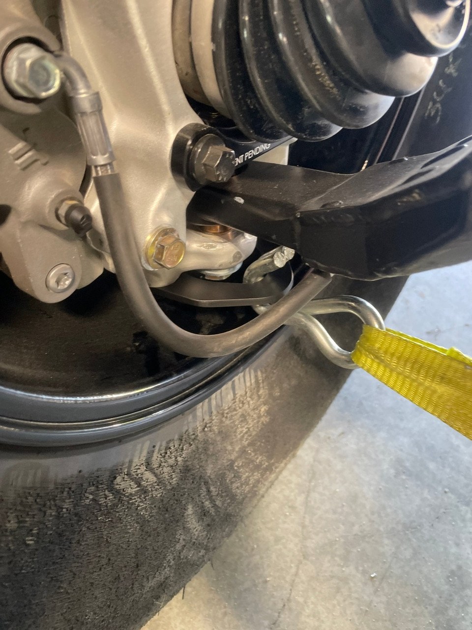 スロウ・ダウン・ユア・アームズ Maverick R Width Reduction Suspension Tie Down Kit | Shift