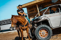 2020 Can-Am Defender MAX 6x6 X mr Squatch, Donald Cowboy Cerrone