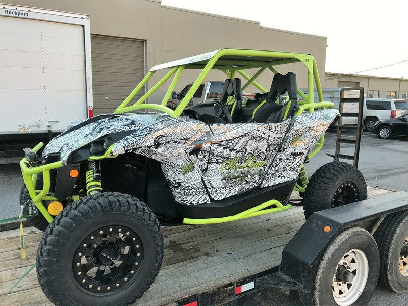2015 Can-Am Maverick Max X ds Turbo, Black and White / Manta Green 2015 Can-Am Maverick Max X ds Turbo, Black and White / Manta Green