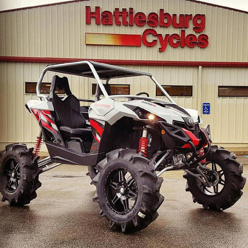2016 Can-Am Maverick, Grey / Red / Black 2016 Can-Am Maverick, Grey / Red / Black