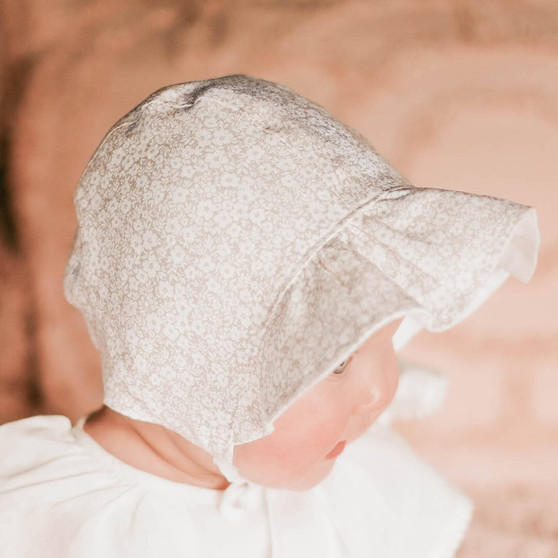 'Searcher' Reversible Ruffle Bonnet - Willow/Blanc