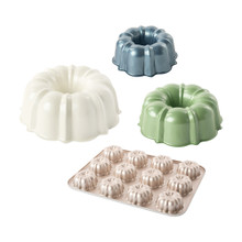 3,6, & 12 cup Bundt Pans with Mini Bundts Cake Pan