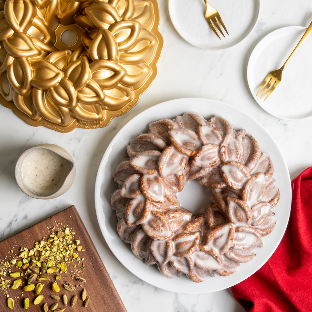 Laurel Wreath Bundt® Pan - Nordic Ware