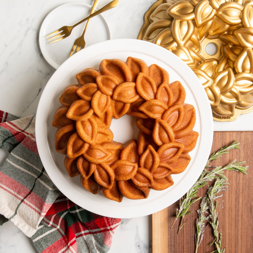 Plain Laurel Wreath Bundt on white cake stand