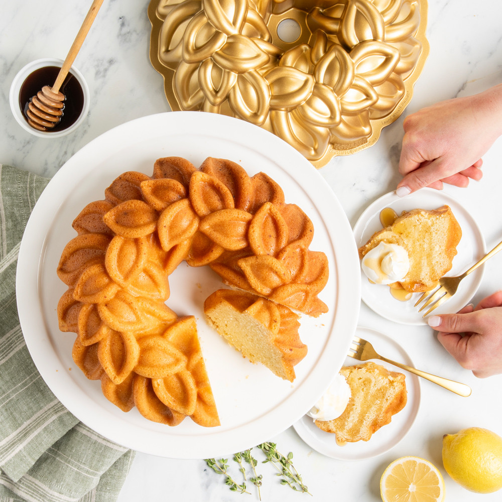Laurel Wreath Bundt® Pan - Nordic Ware