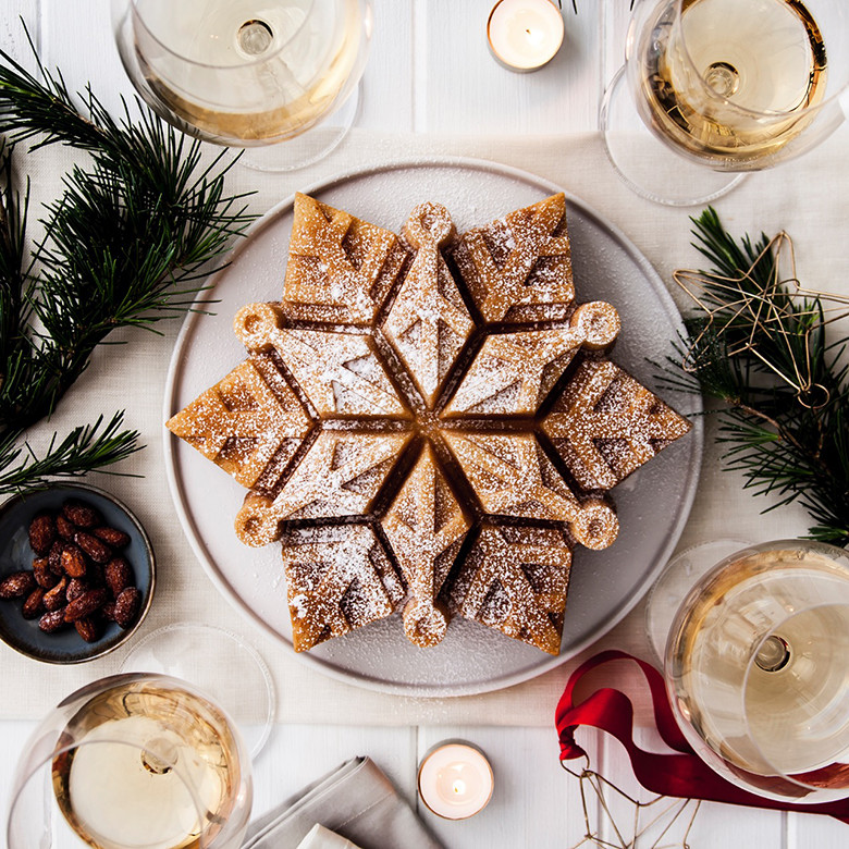 Snowflake Pan | Holiday Bakeware | Christmas Baking Pans | Nordic Ware