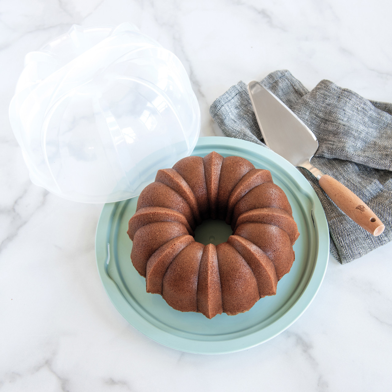 Bundt® Pan with Translucent Cake Keeper | Bakeware Accessories
