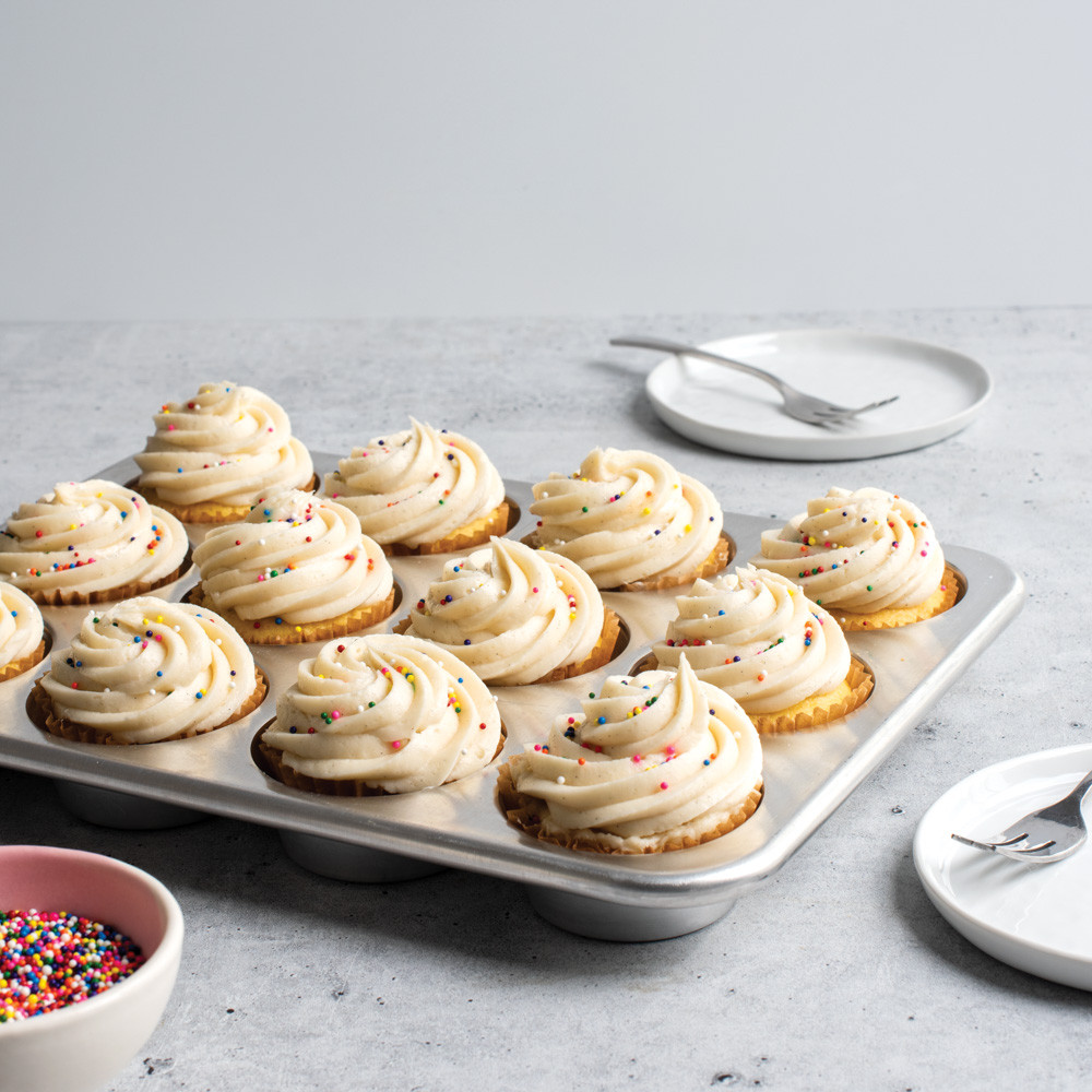 Naturals® 12 Cavity Muffin Pan | Aluminum Cupcake Pan | Nordic Ware