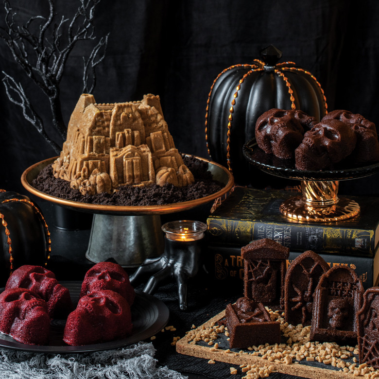 Haunted Skull Cakelet Pan | Halloween Baking Pans | Mini Cake Pans