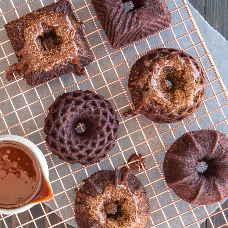Geo Bundtlette® Pan | Cast Aluminum Bakeware | Nordic Ware