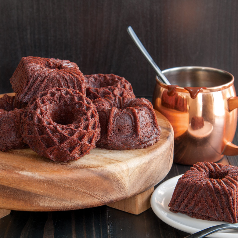 Geo Bundtlette® Pan | Cast Aluminum Bakeware | Nordic Ware