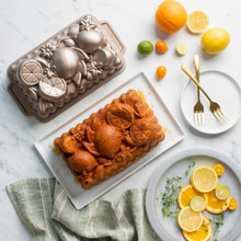 ノルディックウェア　シトラス　ブロッサム　ローフ　パン Citrus Blossom Loaf Pan | Cast Aluminum Bakeware | Nordic Ware