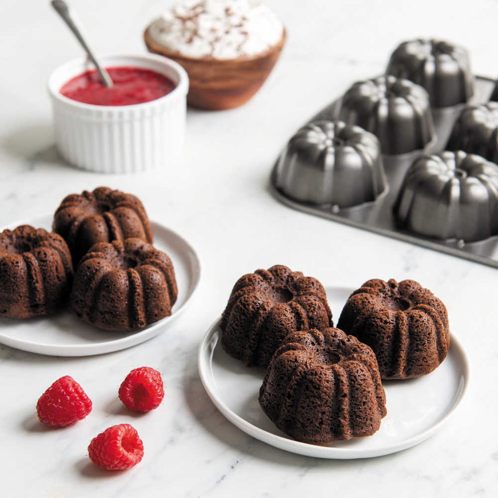 Bundt® Brownie Pan | Cast Aluminum Bakeware | Nordic Ware