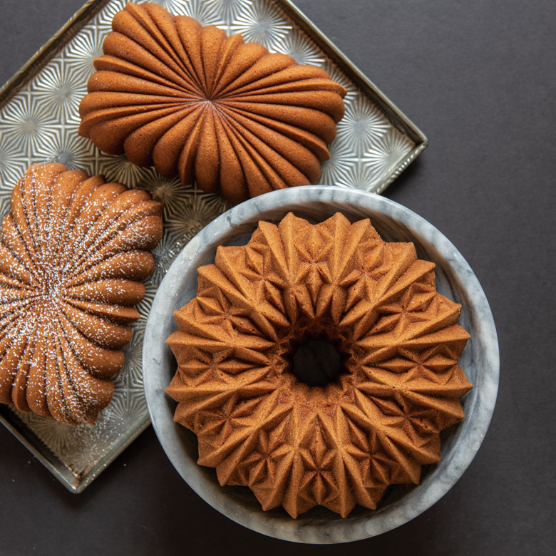 Cut Crystal Bundt® Pan | Cast Aluminum Bakeware | Nordic Ware