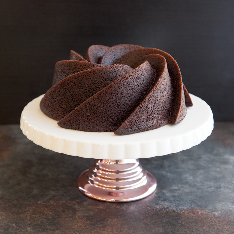 6 Cup Heritage Bundt® Pan | Cast Aluminum Bakeware | Nordic Ware