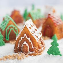 Cozy Village Pan | Holiday Bakeware | Christmas Baking Pans