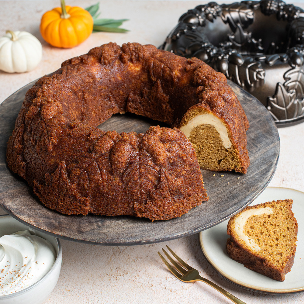 Autumn Wreath Bundt® Pan | Autumn Cake Pan | Fall Bakeware