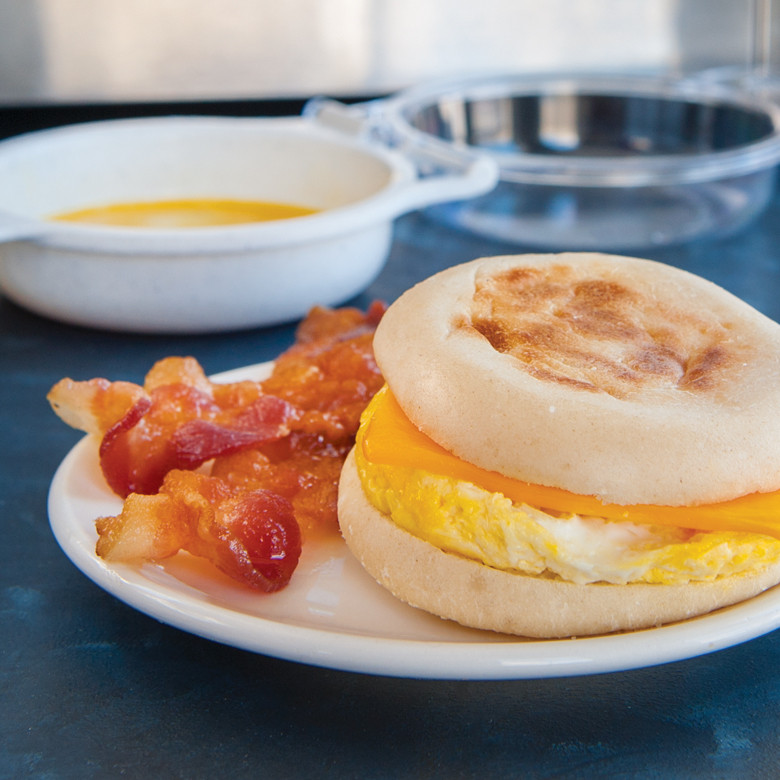 Eggs 'N Muffin Breakfast Pan | Microwave Cookware | Nordic Ware