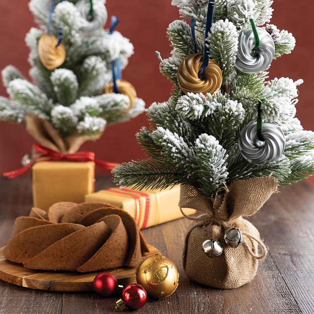 Set of 2 Collectible Ornaments, Heritage Bundt® | Holiday Gifts